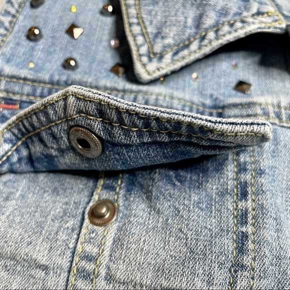 Disney D-Signed Sleeveless Jean Vest Snap Down Peace Sign Graphic Studded XL - Picture 3 of 10